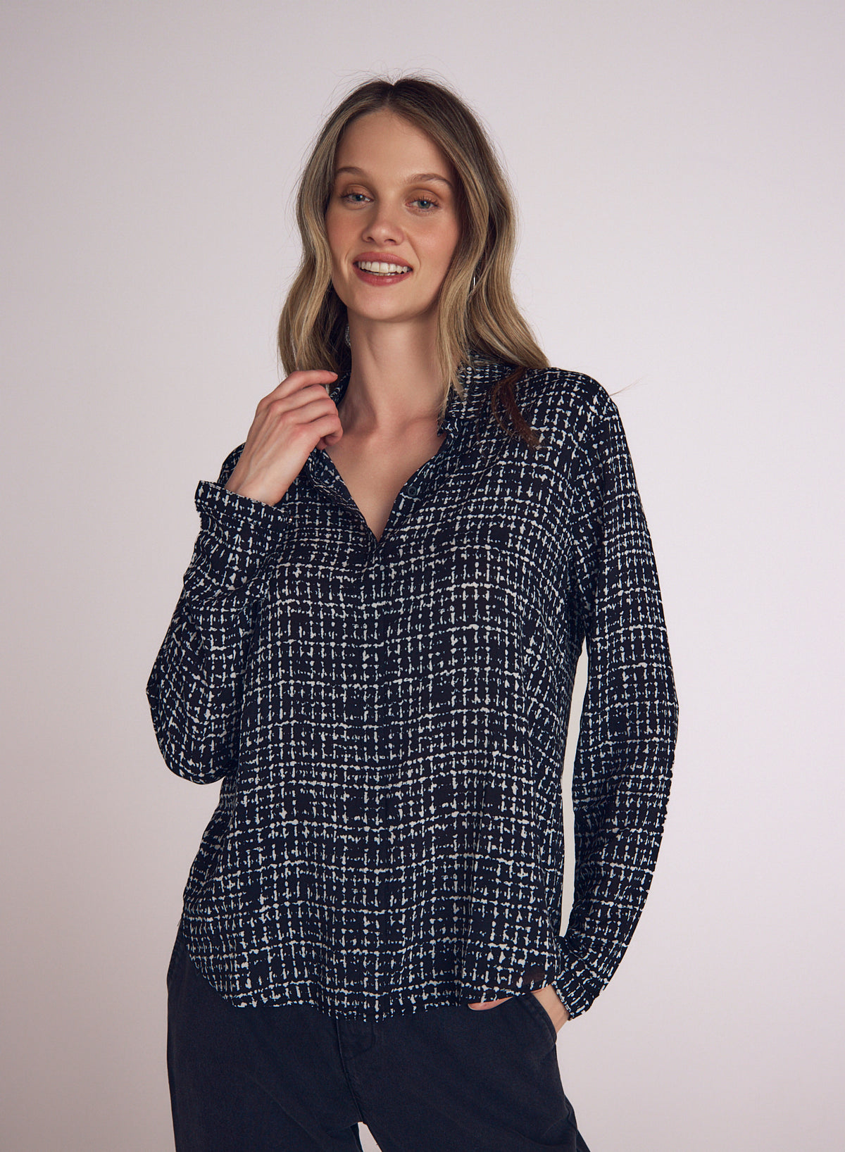 Bella Dahl Clean Front Hipster Shirt in Grid Print