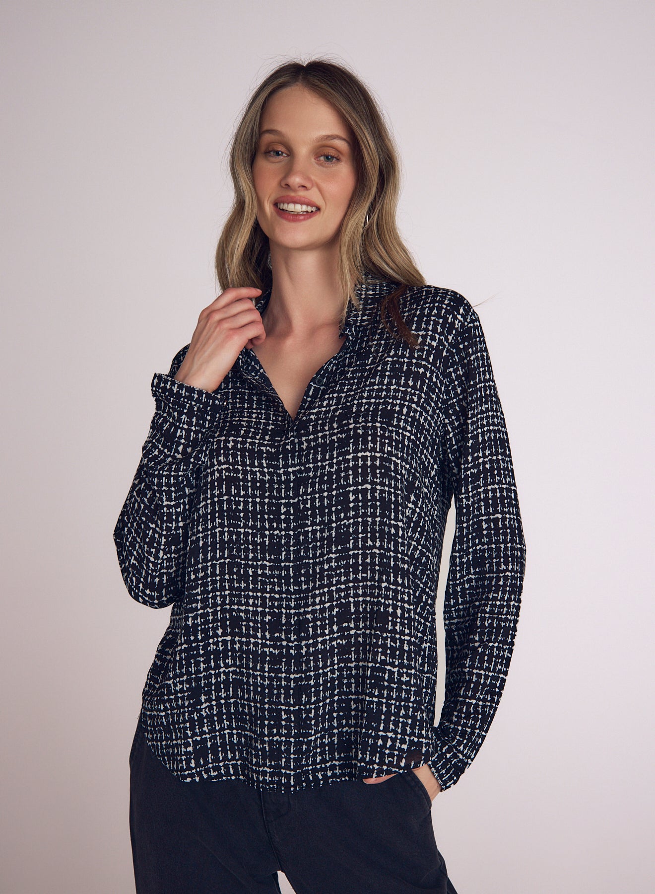 Bella Dahl Clean Front Hipster Shirt in Grid Print