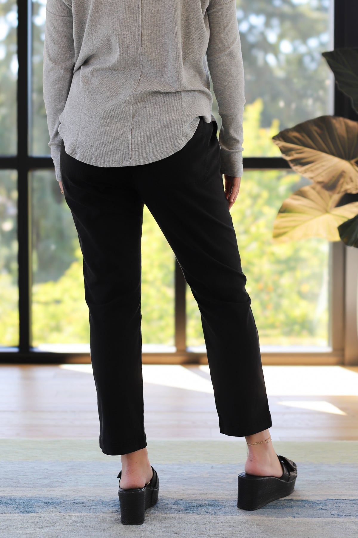 Bella Dahl Beau - Darted Knee Utility Trouser