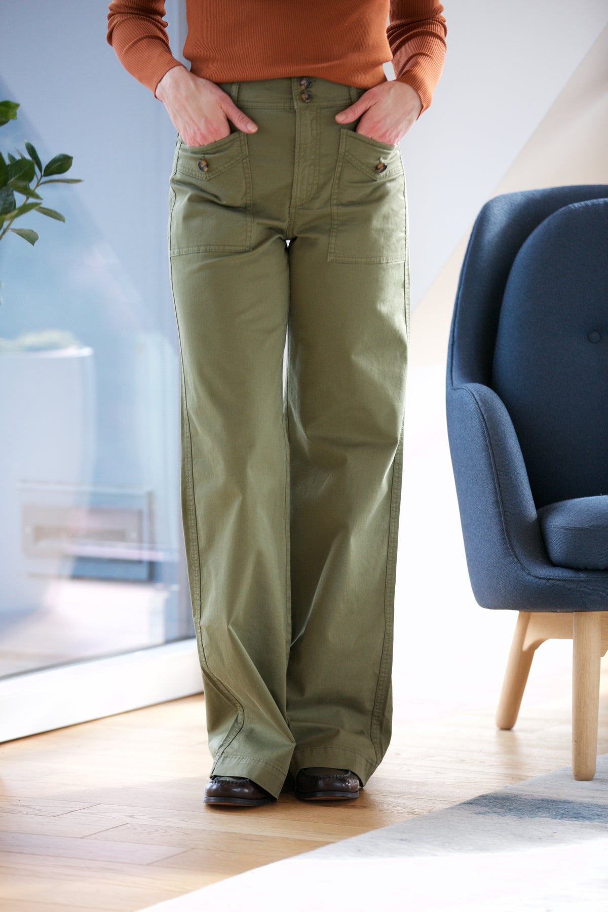 JOE&#39;S JEANS The Premium Cargo Wide Leg in Burnt Olive
