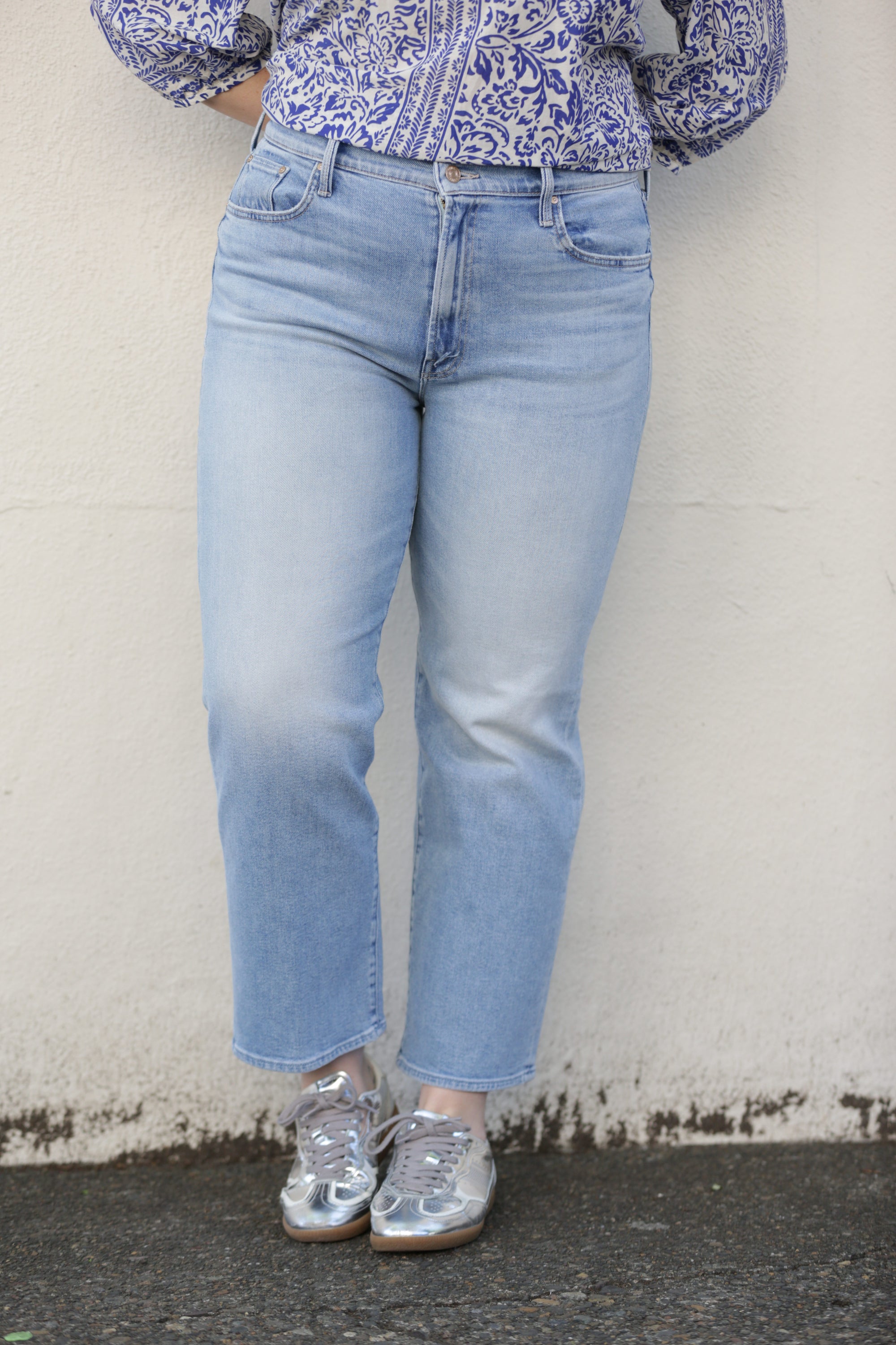 Mother Mid Rise Rambler Zip Ankle in Look Ma No Hands