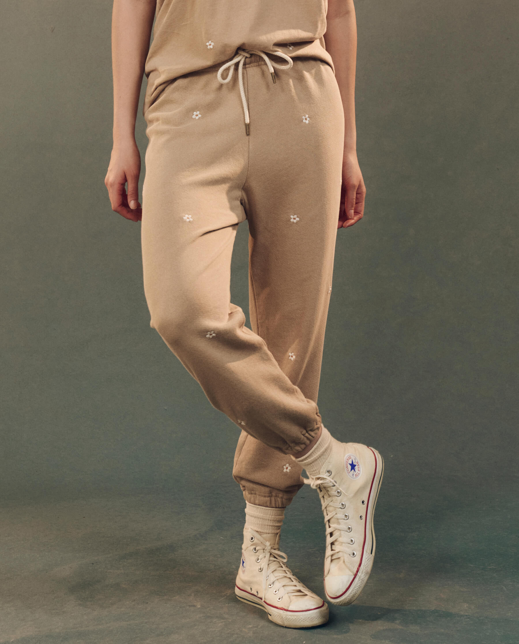 THE GREAT. The Stadium Sweatpant w/ Daisy Embroidery