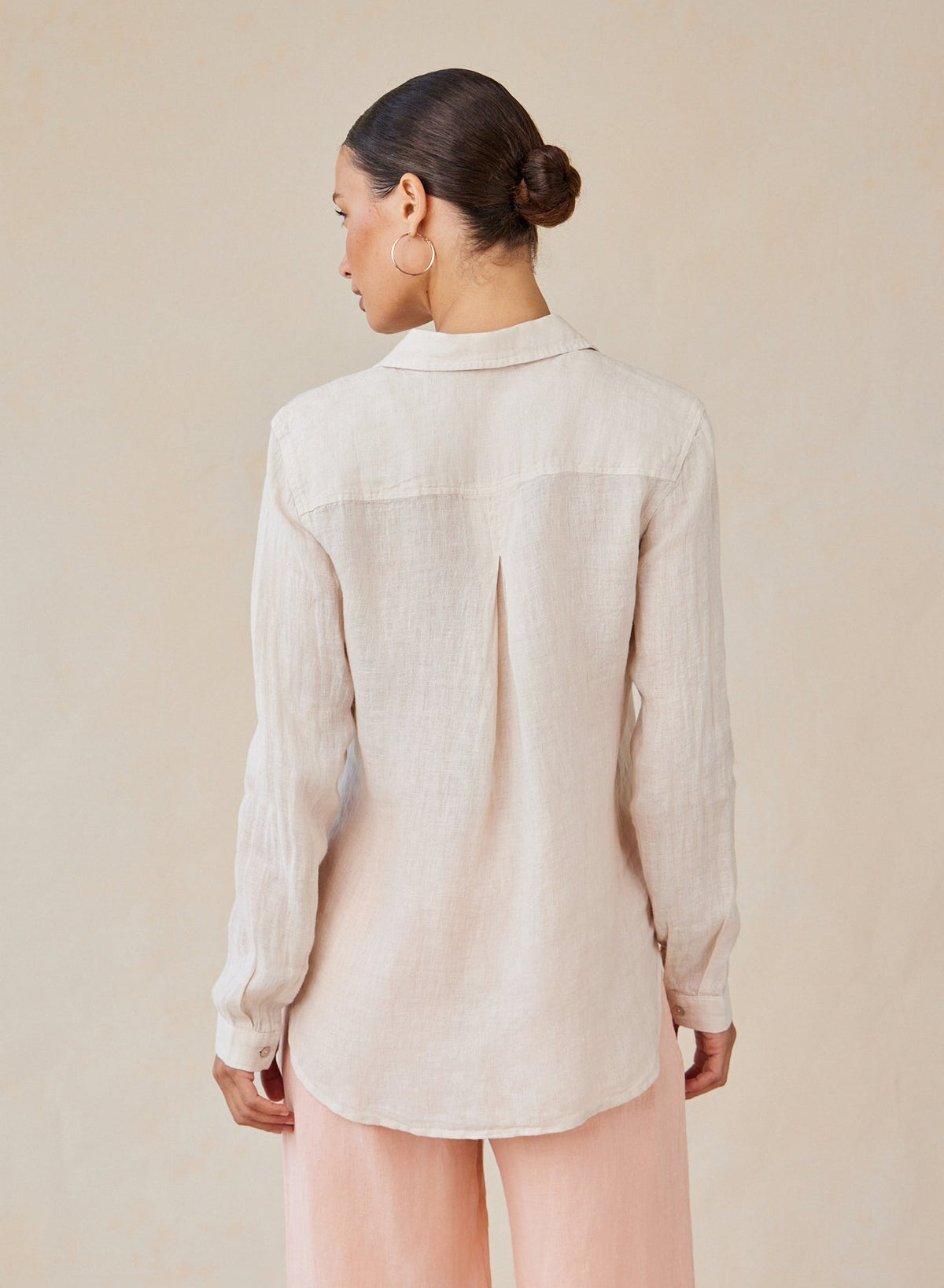 Bella Dahl Linen Pocket Button Down in Linen Sand