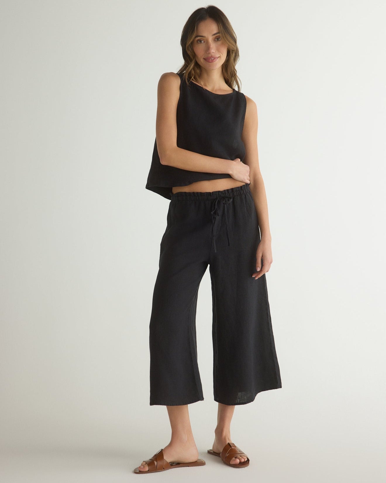 Bella Dahl Ruffle Waist Wide Leg Crop in Black