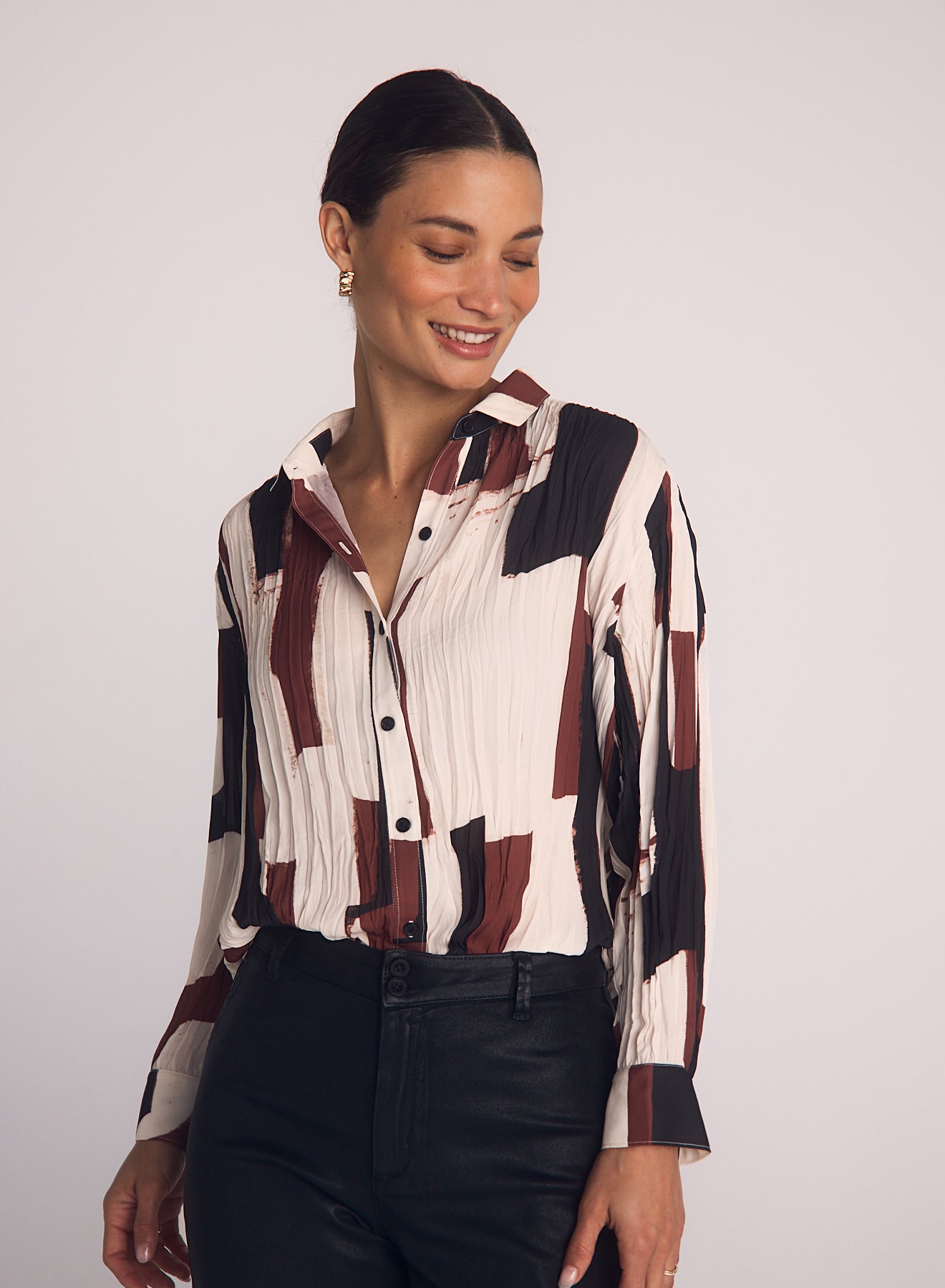 Bella Dahl Pleated Button Down in Modern Art Print