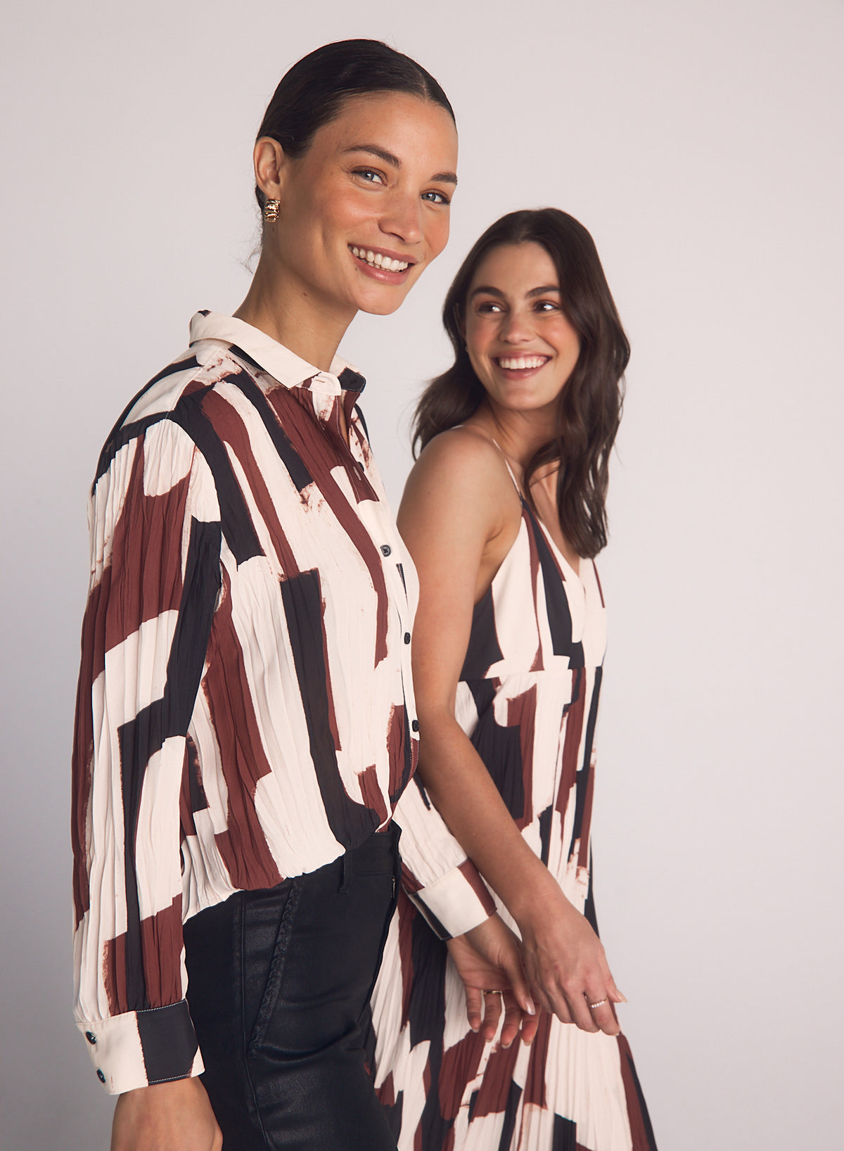 Bella Dahl Pleated Button Down in Modern Art Print