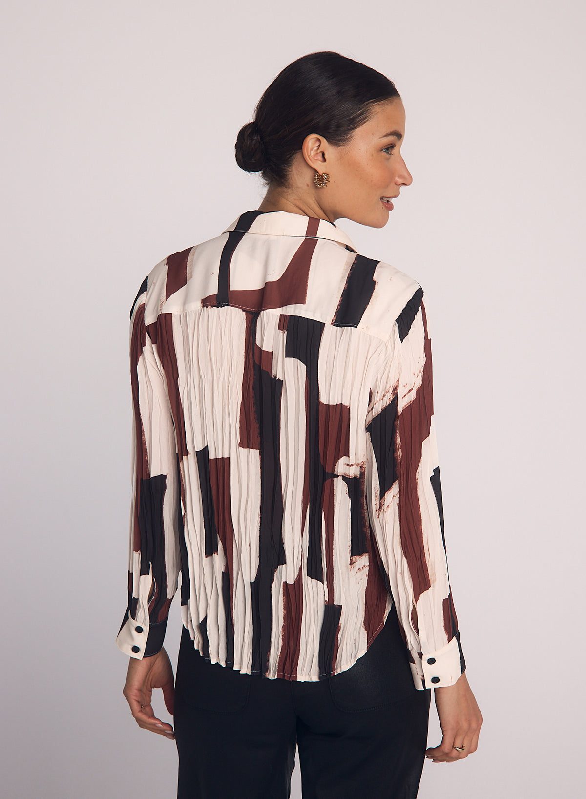 Bella Dahl Pleated Button Down in Modern Art Print