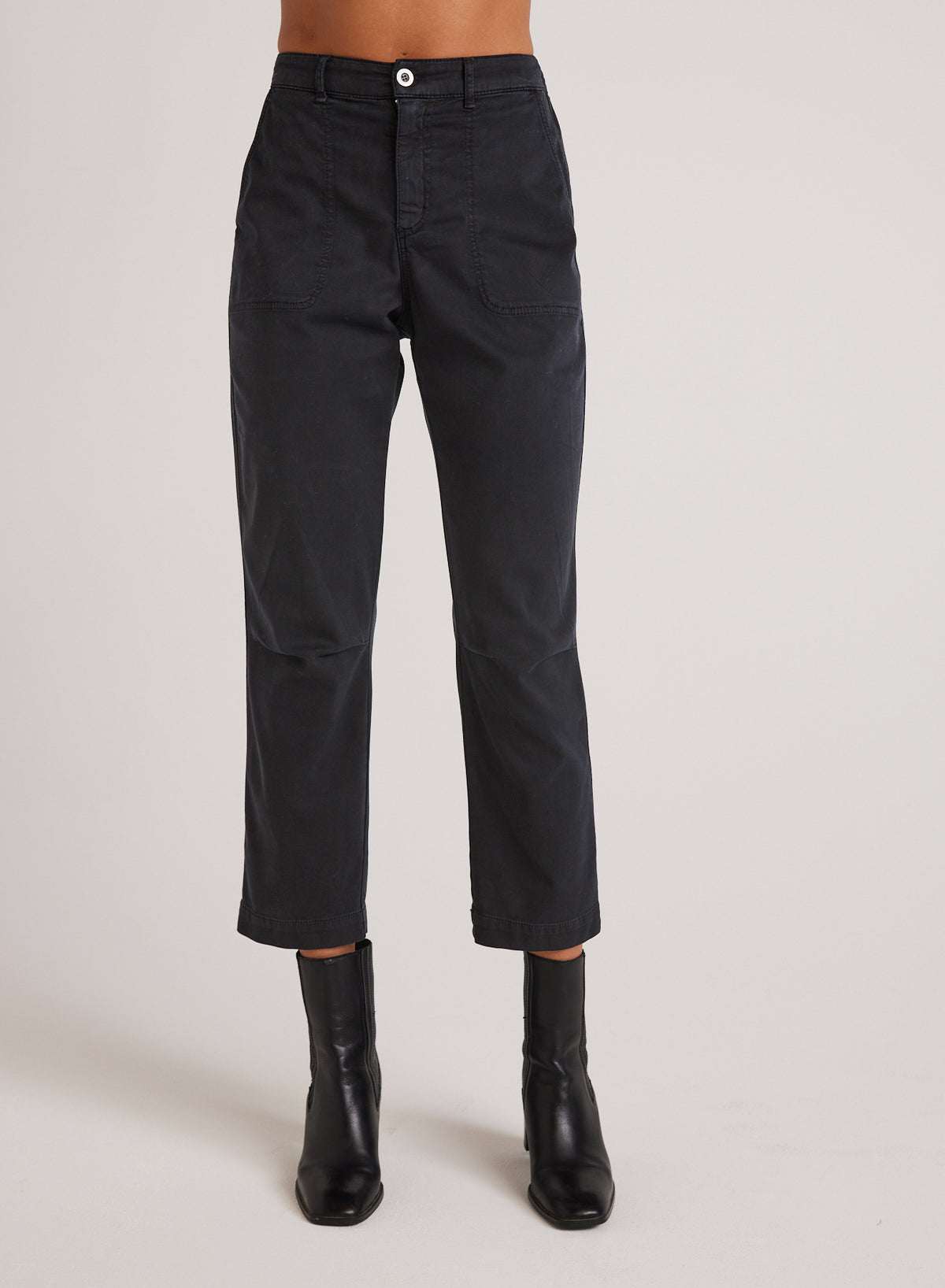 Bella Dahl Beau - Darted Knee Utility Trouser Soft Black