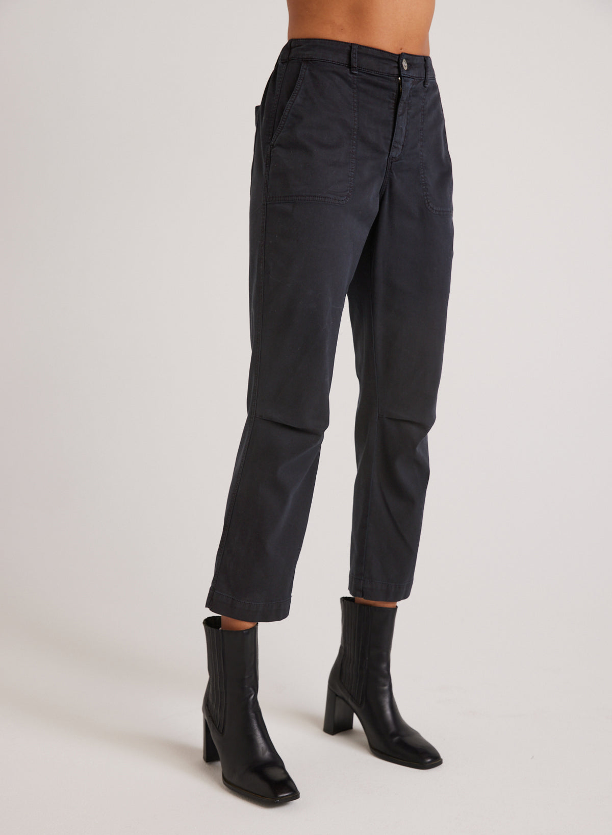Bella Dahl Beau - Darted Knee Utility Trouser
