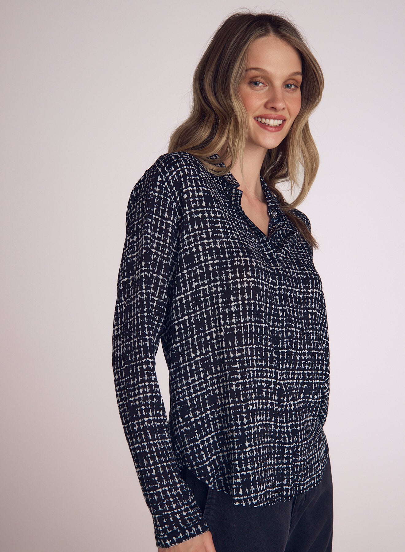 Bella Dahl Clean Front Hipster Shirt in Grid Print