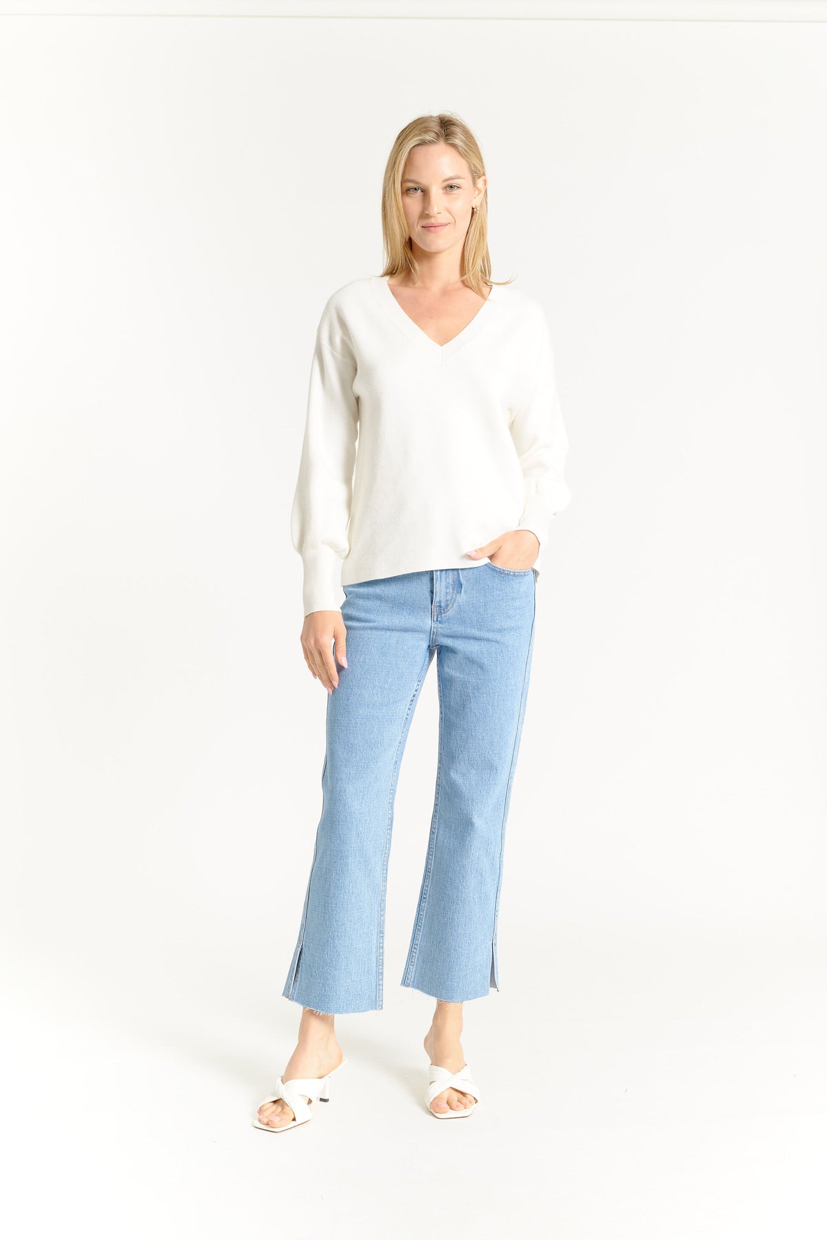 OAT V-Neck Balloon Sleeve Sweater White