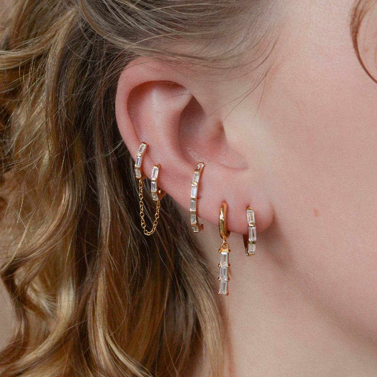 AU79 St Moritz Double Huggie w/ Chain