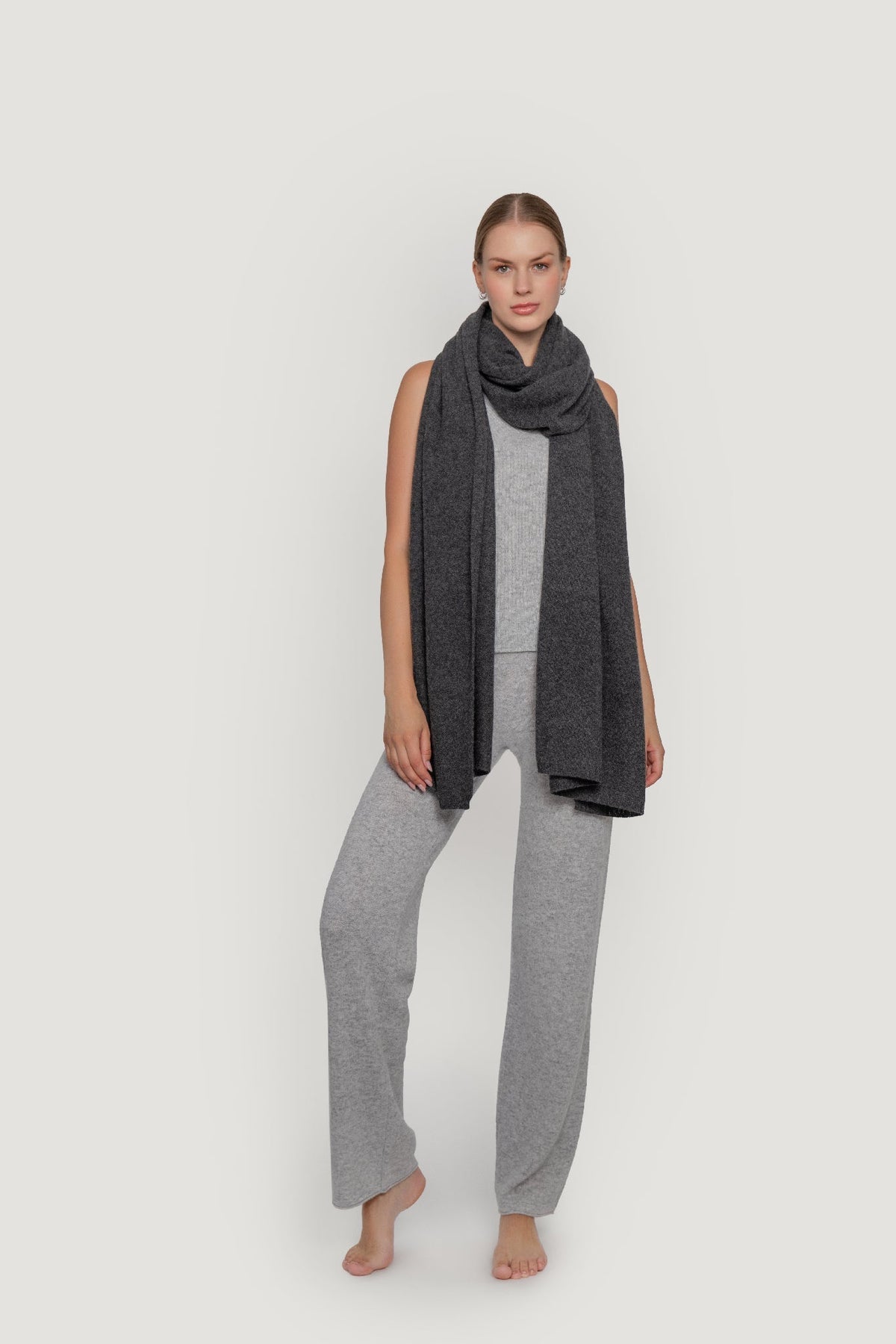 Quinn Lora Cashmere Wrap in Charcoal