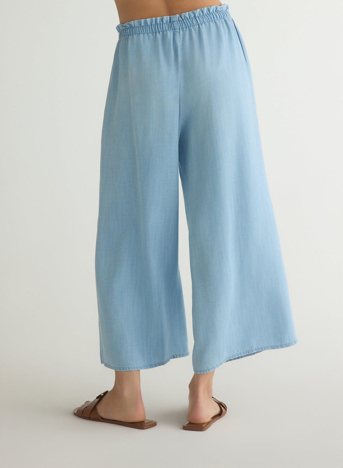 Bella Dahl Ruffle Waist Wide Leg Crop in Light Riviera Wash